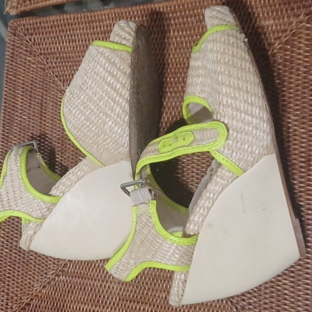 Shoes - Picture 7 of 8